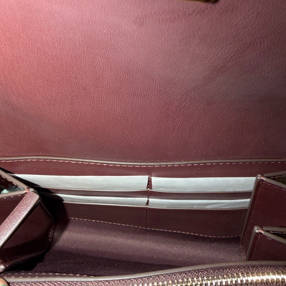 Authentic Tory Burch Emerson Crinkle Chain Patent Leather Crossbody - Picture 5 of 7